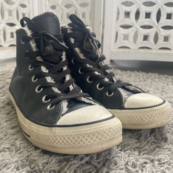 Converse Hi tops — SUPER RARE -- worn once or twice — leather and fleece lined - Picture 6 of 7